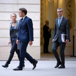 Macron et l'impossible majorité : récit d'une crise politique