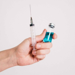 Les femmes plus méfiantes à la vaccination que les hommes ?